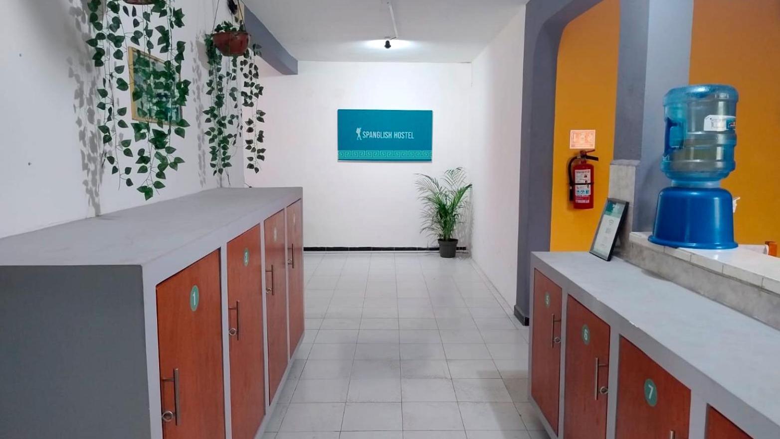 Spanglish Hostel Valladolid  Bagian luar foto
