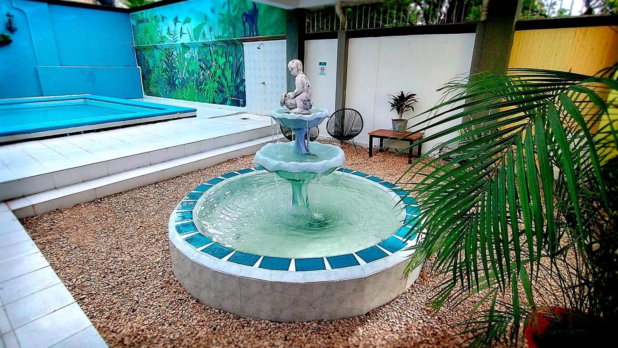 Spanglish Hostel Valladolid  Bagian luar foto