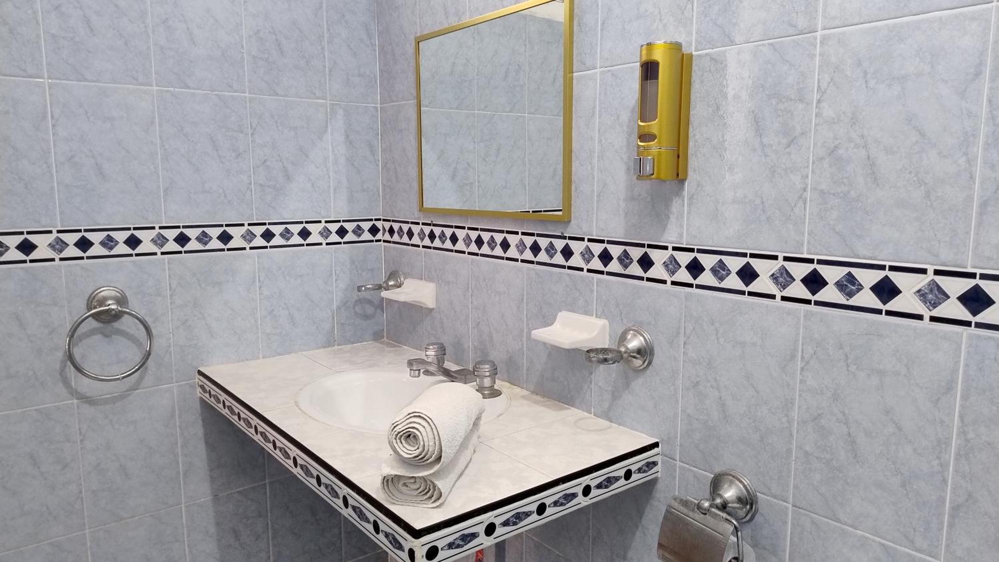 Spanglish Hostel Valladolid  Bagian luar foto